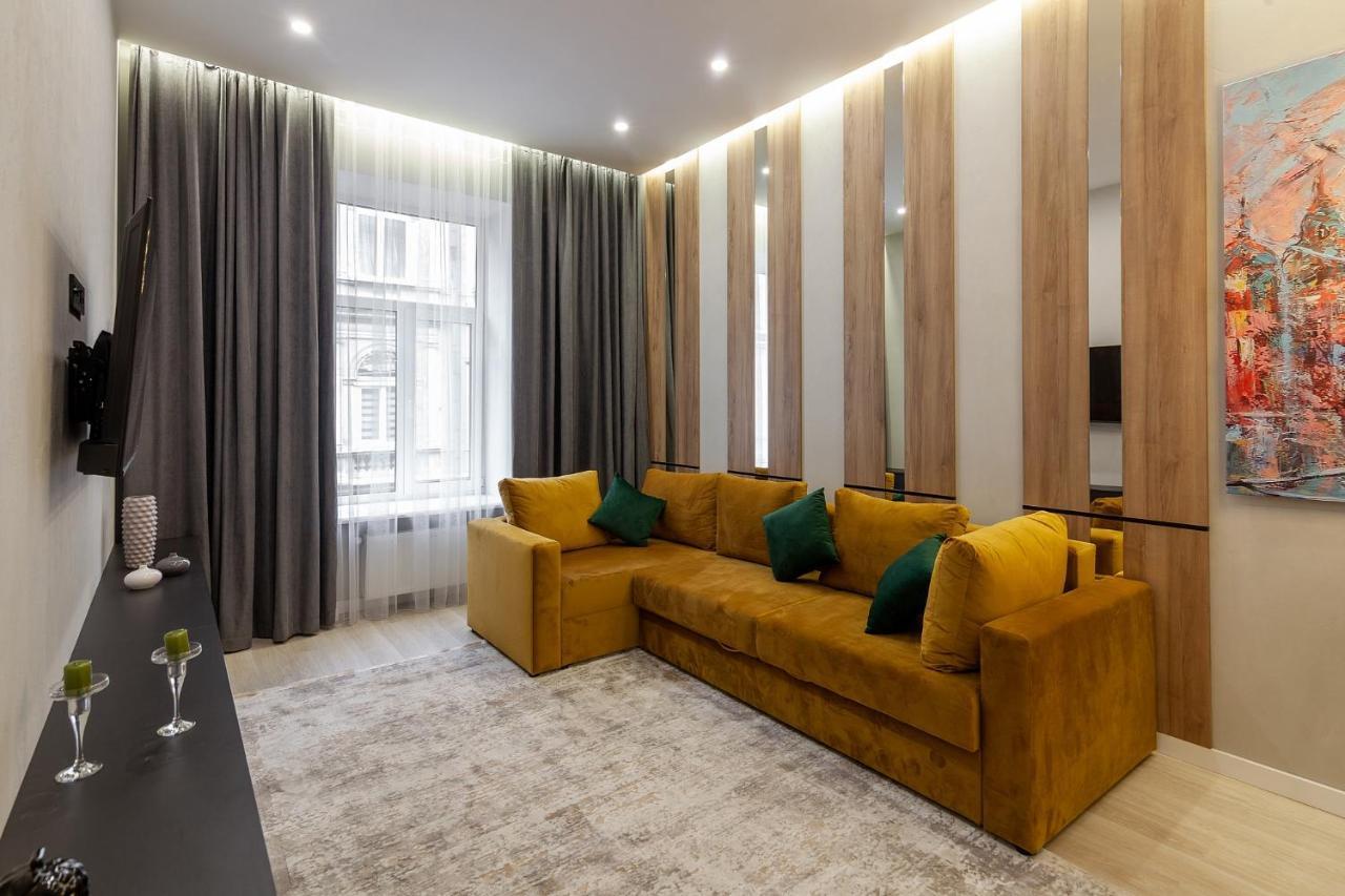 Royal Apartament On Voloshyna 2 Lviv Ngoại thất bức ảnh